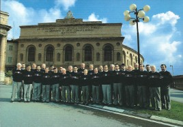 Macerata, foto di gruppo davanti allo Sferisterio (1996)